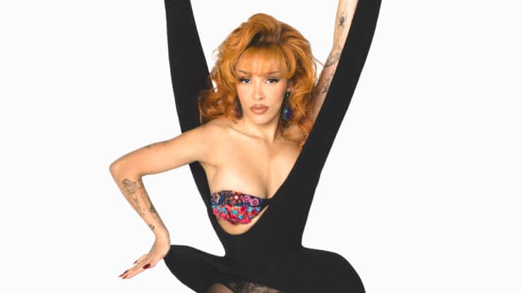 Zdjęcie przedstawia artystkę Doja Cat.