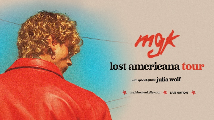 Plakat reklamujący koncert mgk w Polsce. Jest tam miejsce i data koncertu, logo Live Nation oraz gość specjalny Julia Wolf.